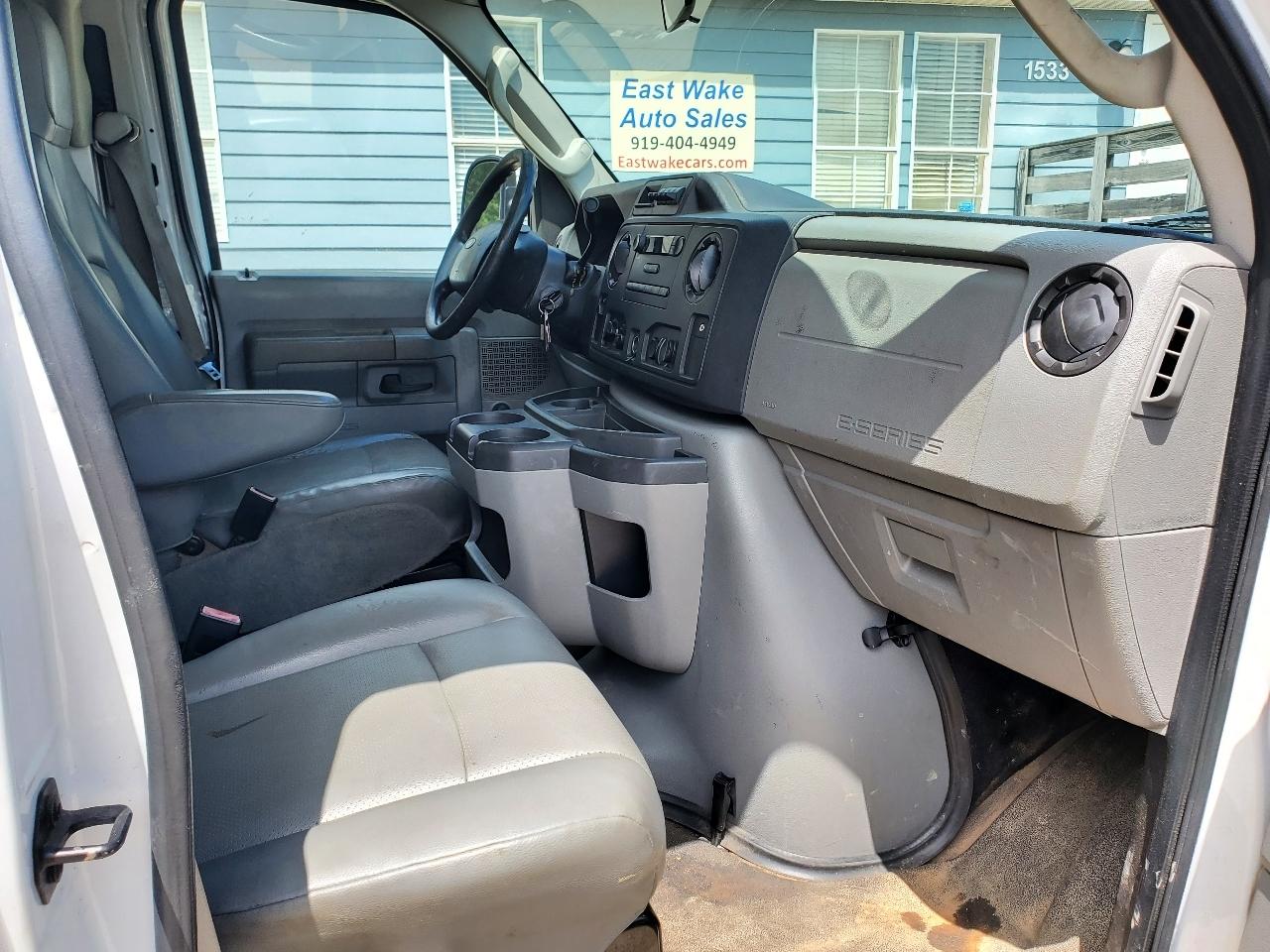 Ford Econoline E-350 Super Duty 2014