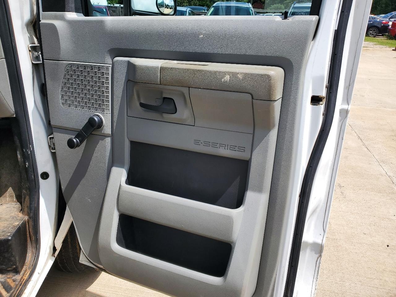 Ford Econoline E-350 Super Duty 2014