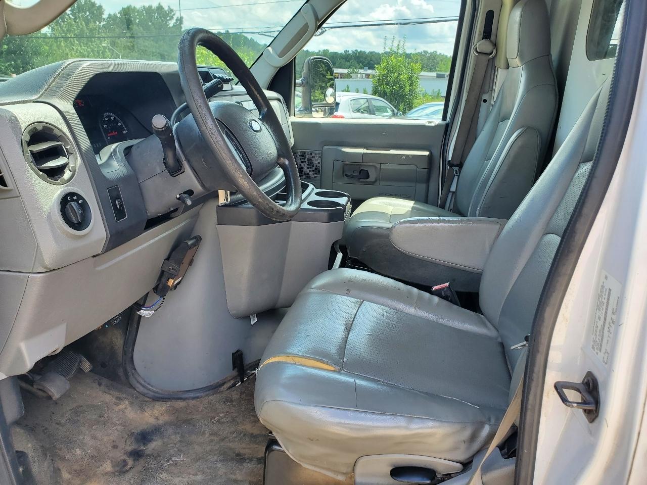 Ford Econoline E-350 Super Duty 2014