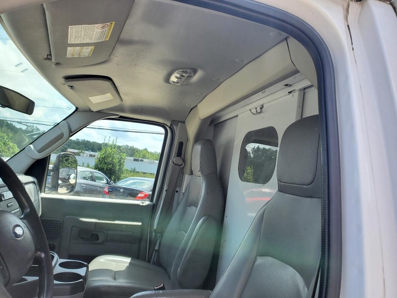 Ford Econoline E-350 Super Duty 2014