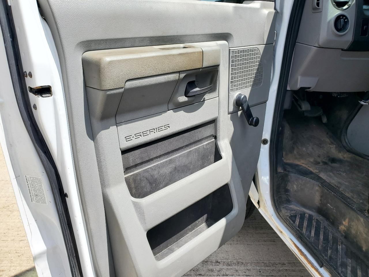 Ford Econoline E-350 Super Duty 2014