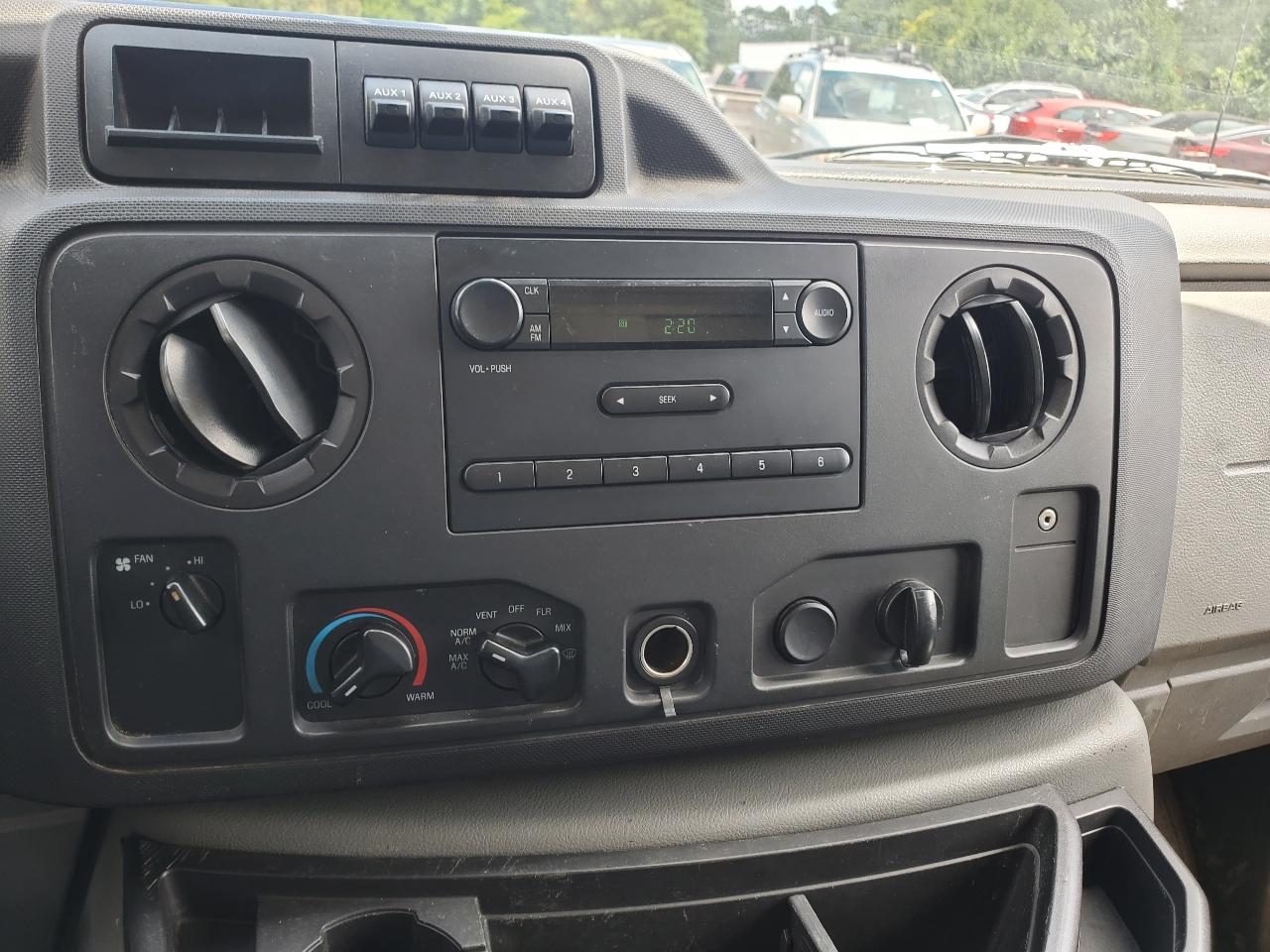 Ford Econoline E-350 Super Duty 2014