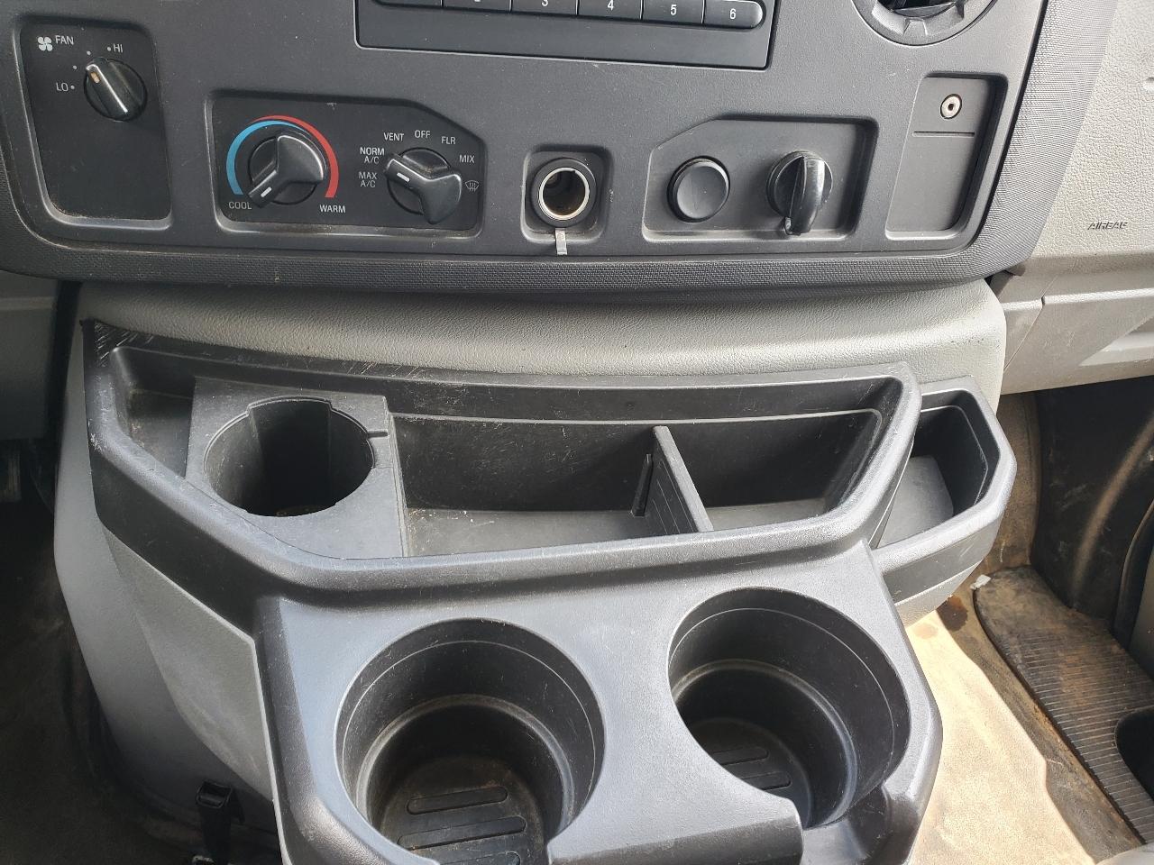 Ford Econoline E-350 Super Duty 2014