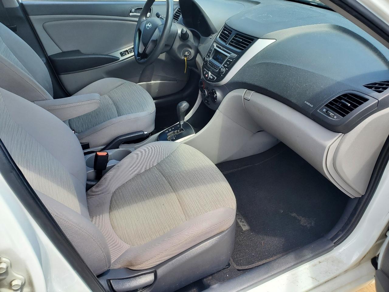 Hyundai Accent SE 4-Door 6A 2016