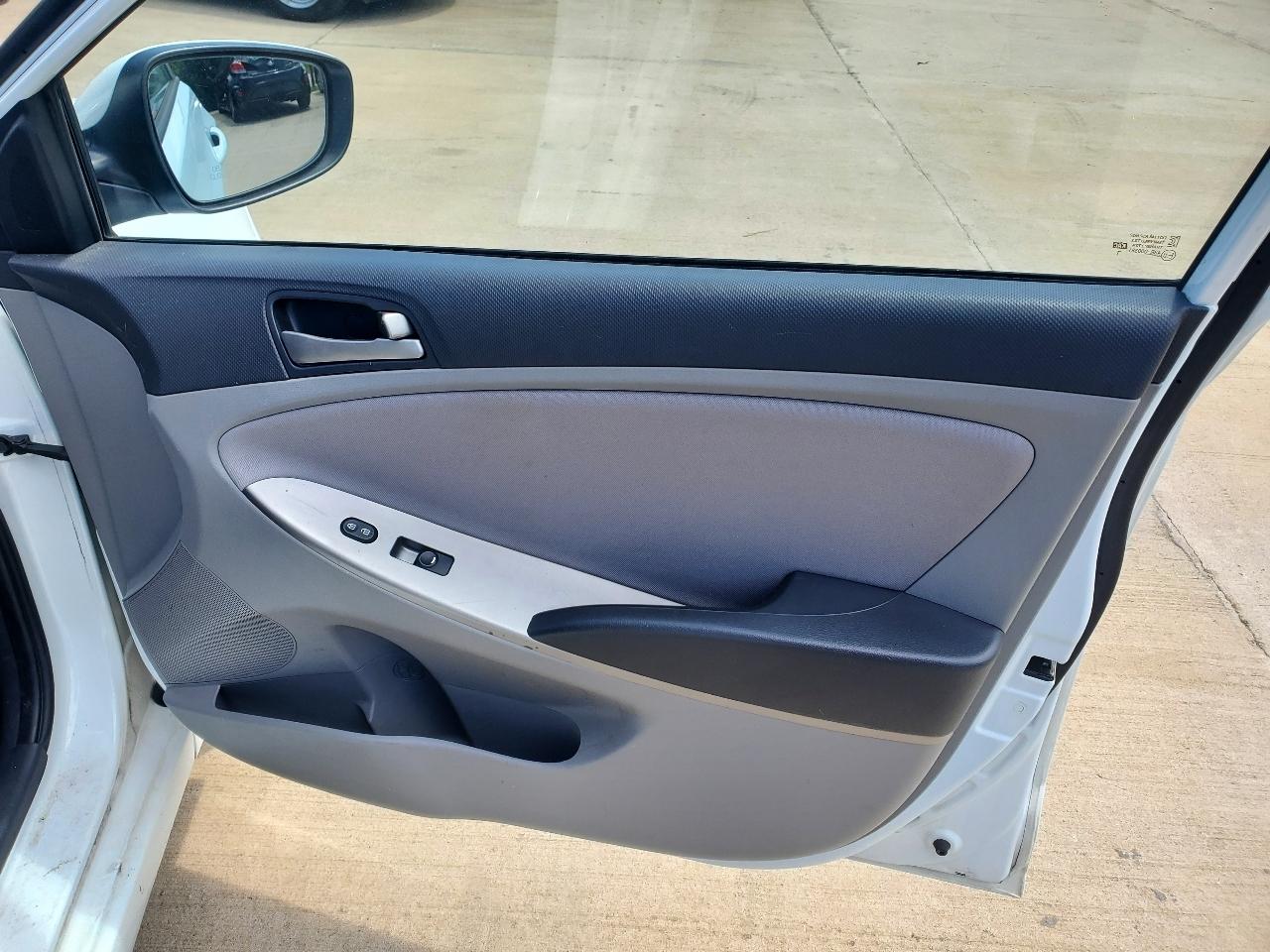 Hyundai Accent SE 4-Door 6A 2016