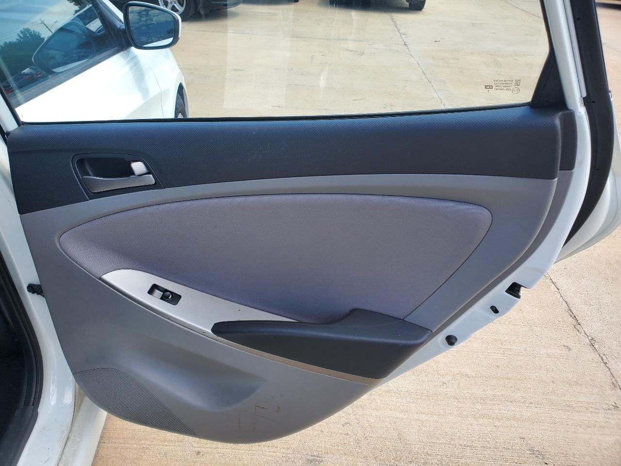 Hyundai Accent SE 4-Door 6A 2016