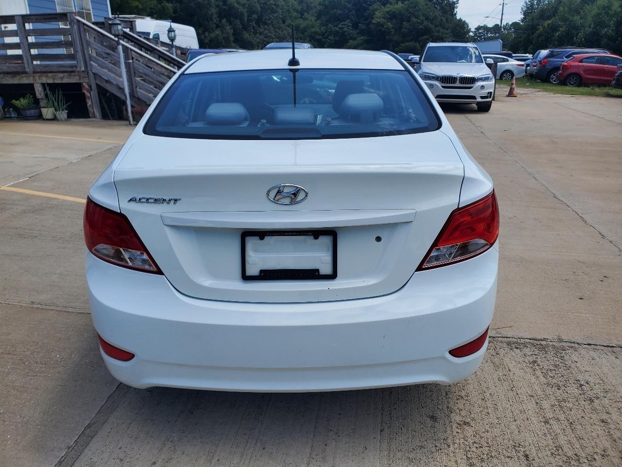 Hyundai Accent SE 4-Door 6A 2016