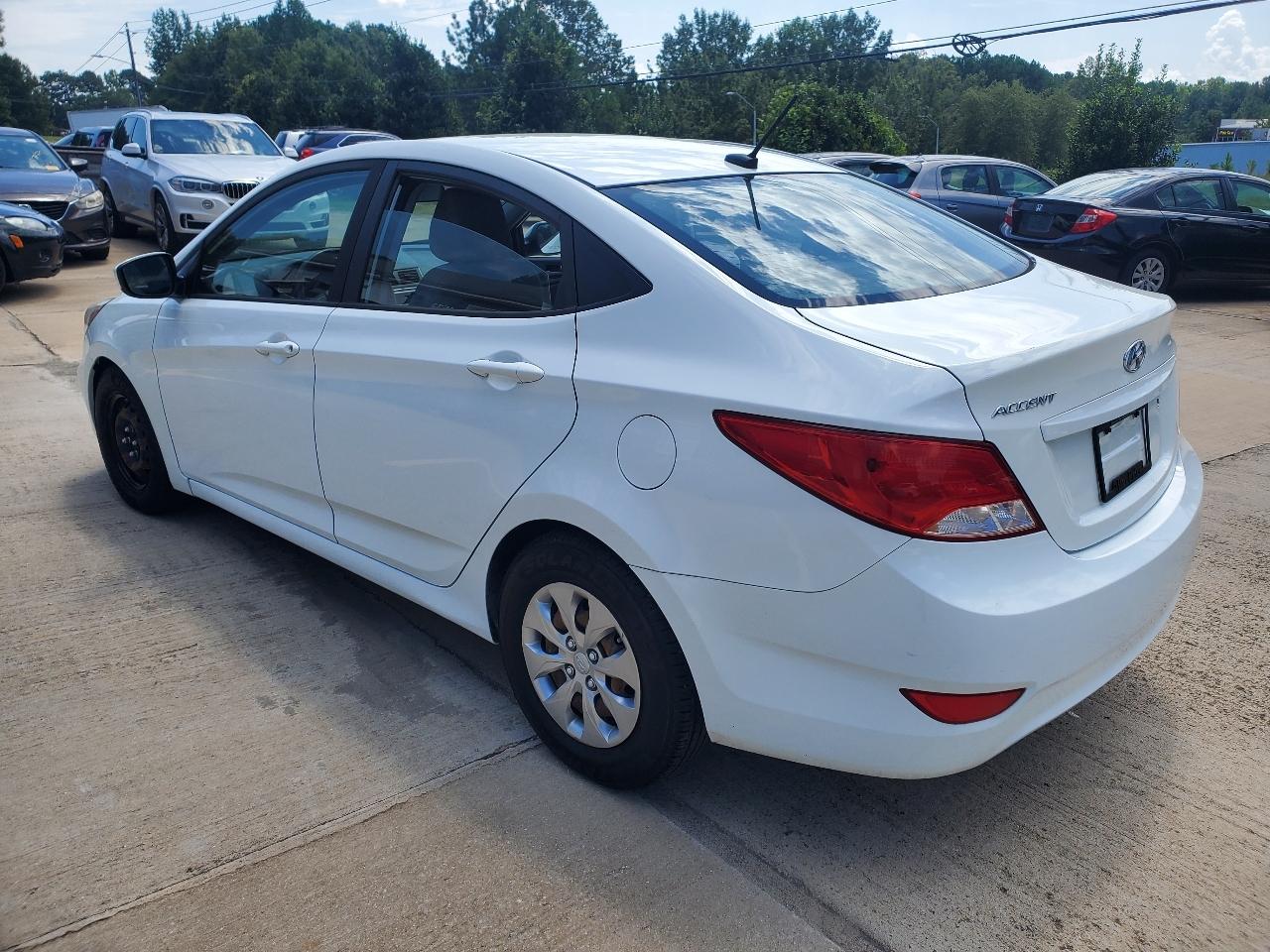 Hyundai Accent SE 4-Door 6A 2016