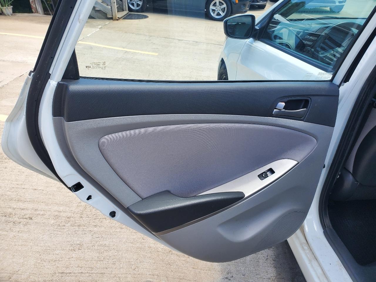 Hyundai Accent SE 4-Door 6A 2016