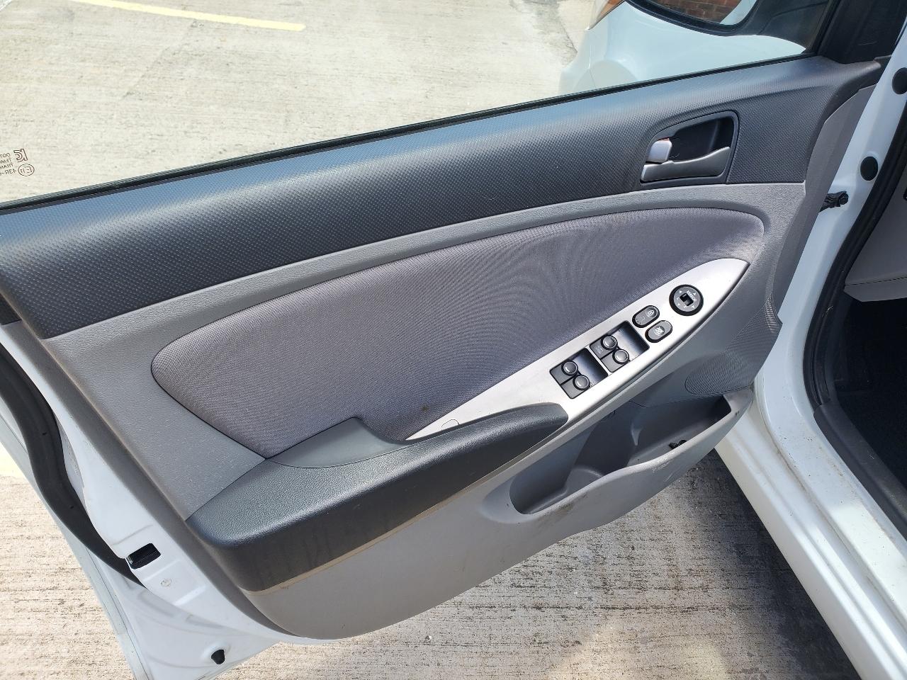 Hyundai Accent SE 4-Door 6A 2016