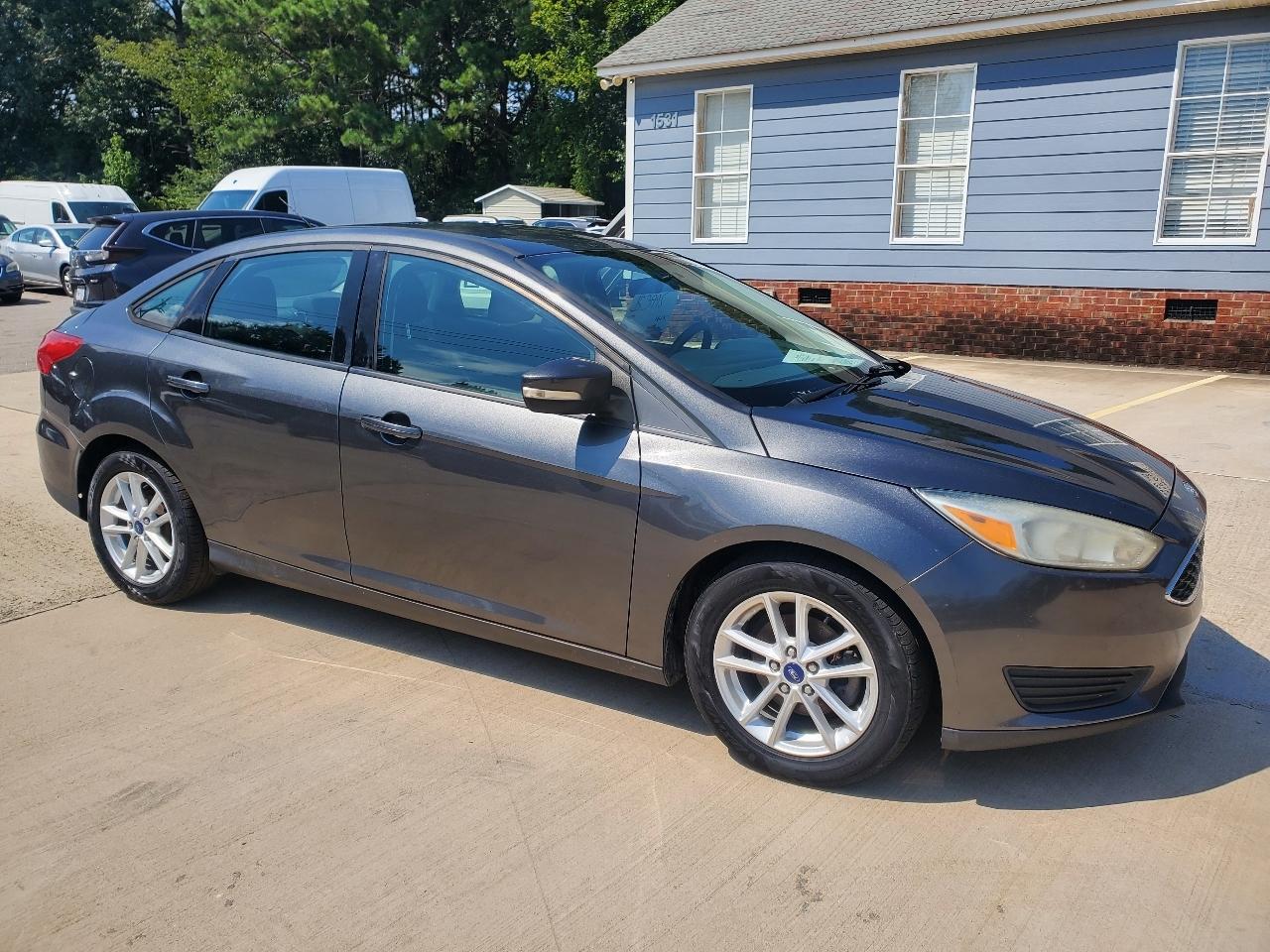 Ford Focus SE Sedan 2016