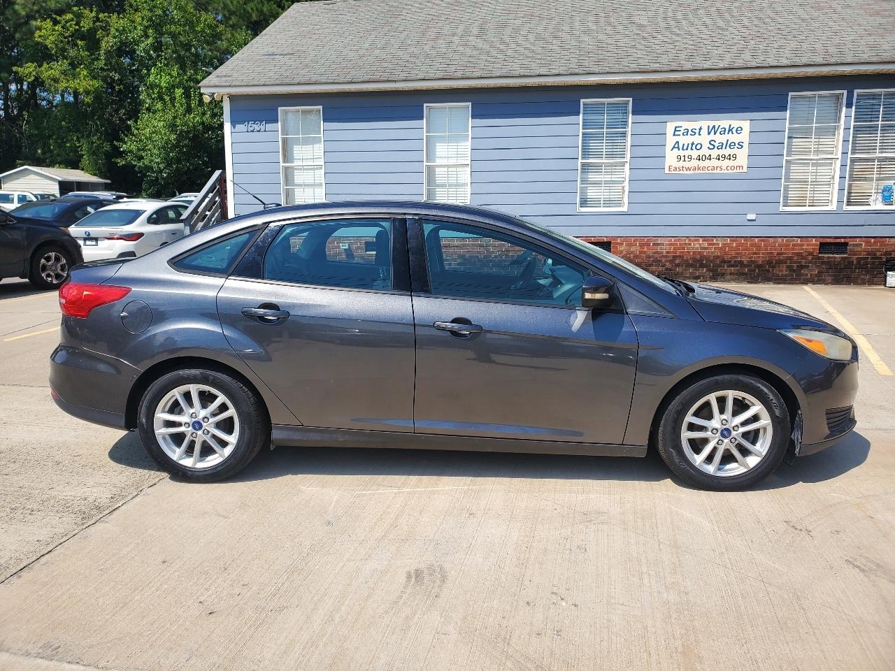 Ford Focus SE Sedan 2016