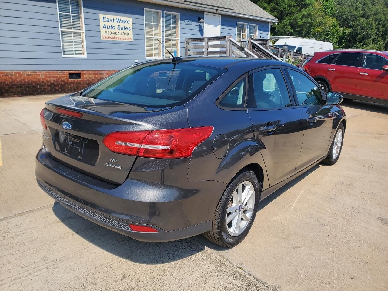 Ford Focus SE Sedan 2016