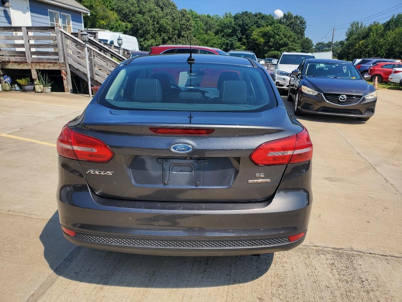 Ford Focus SE Sedan 2016