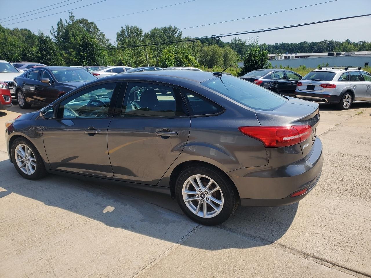 Ford Focus SE Sedan 2016