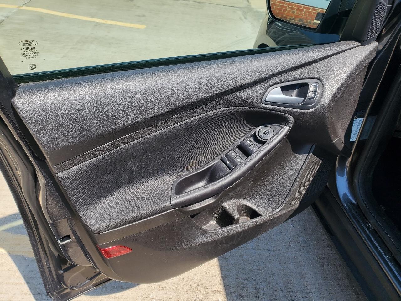 Ford Focus SE Sedan 2016