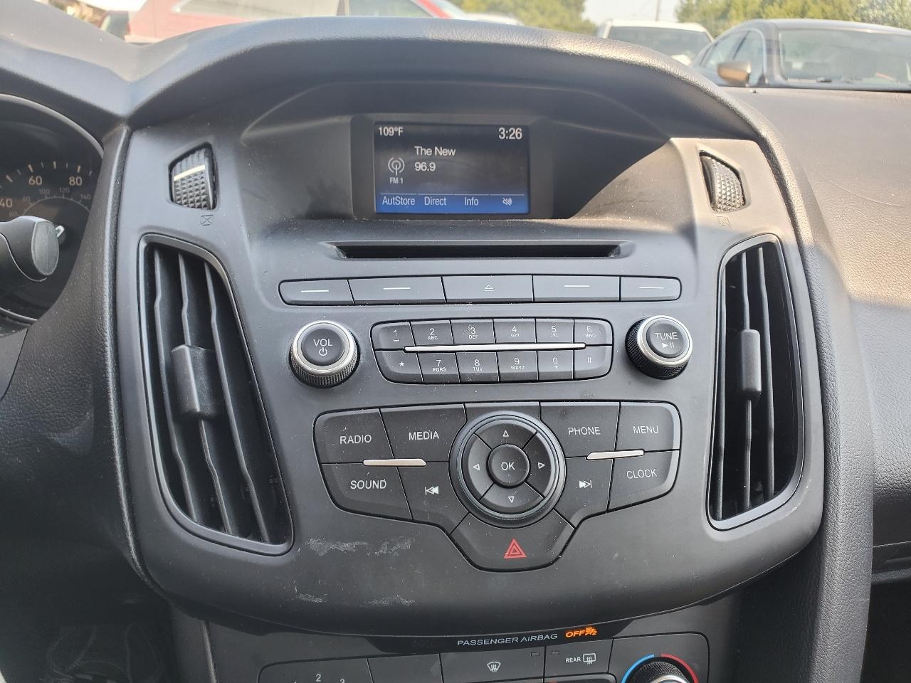 Ford Focus SE Sedan 2016