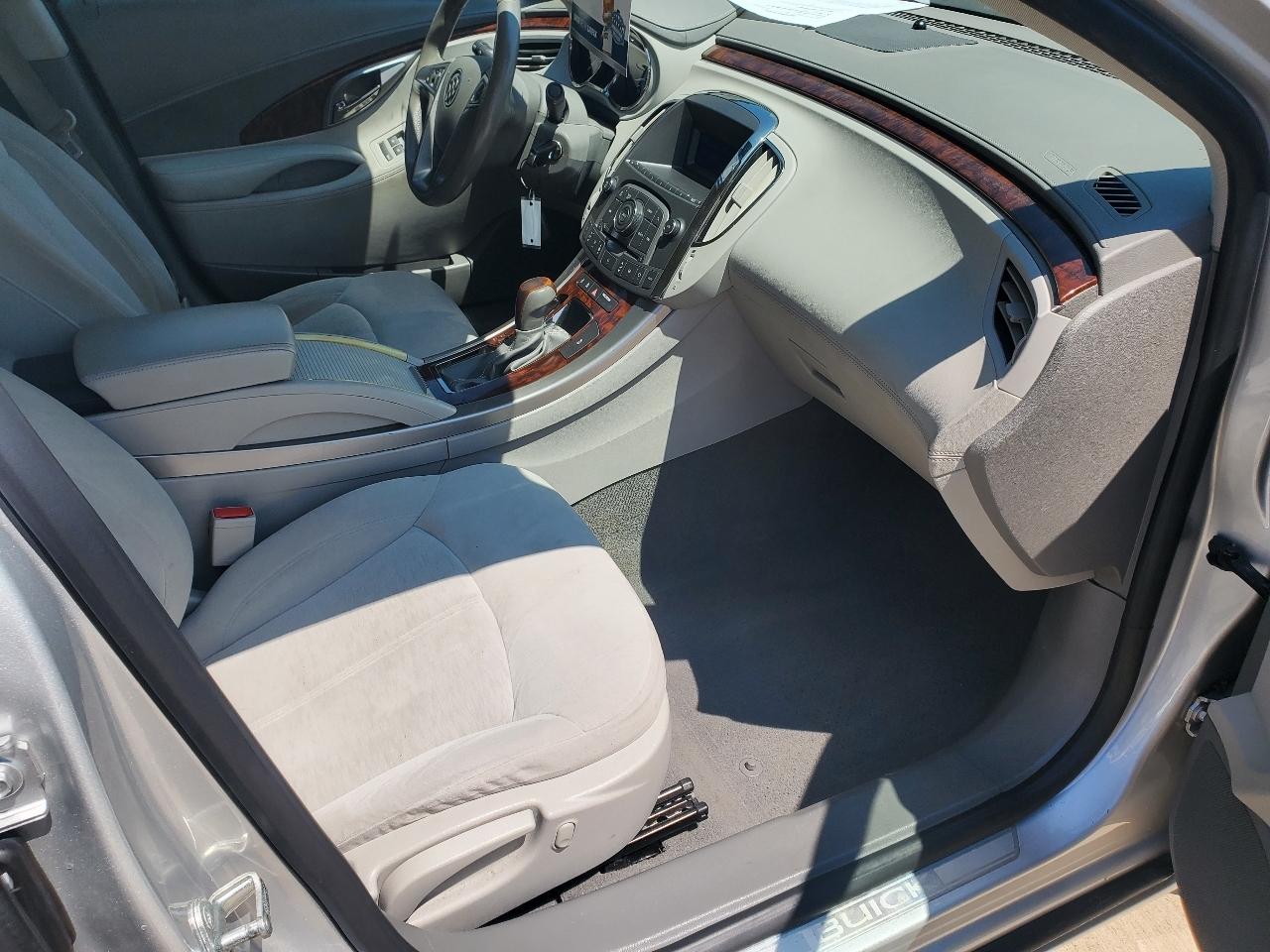 Buick LaCrosse CX 2010