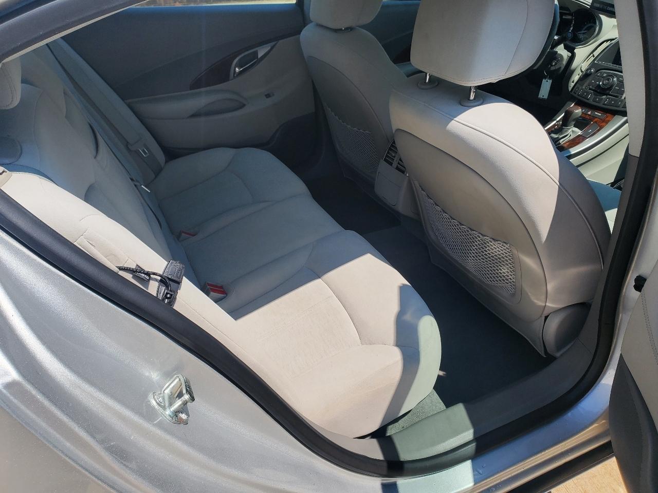 Buick LaCrosse CX 2010