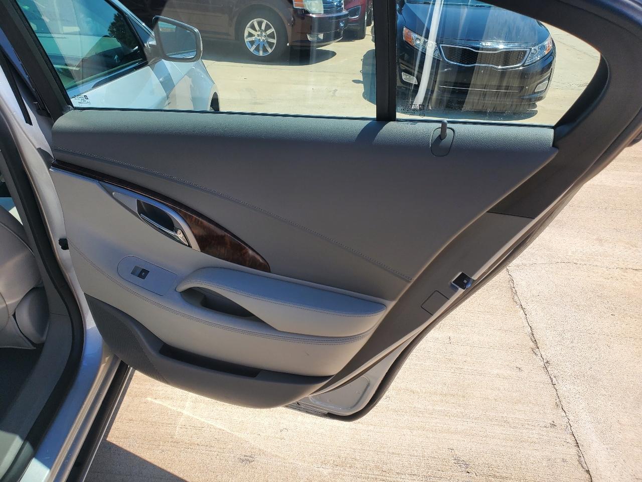 Buick LaCrosse CX 2010