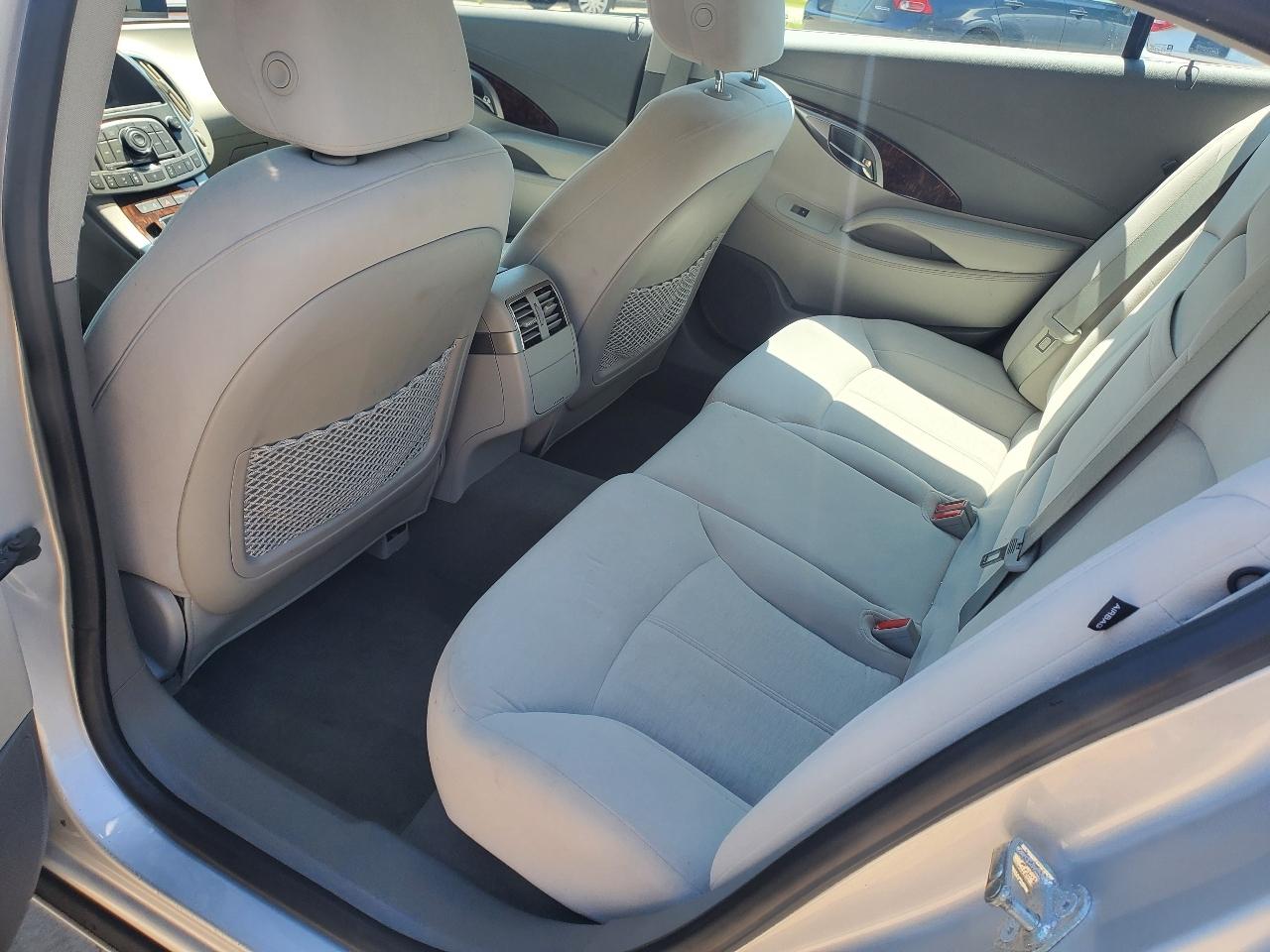 Buick LaCrosse CX 2010