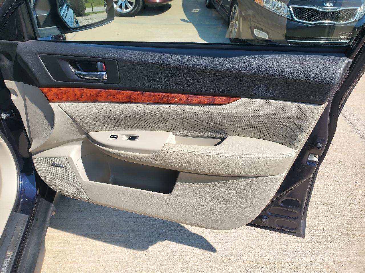 Subaru Outback 2.5i Limited 2012