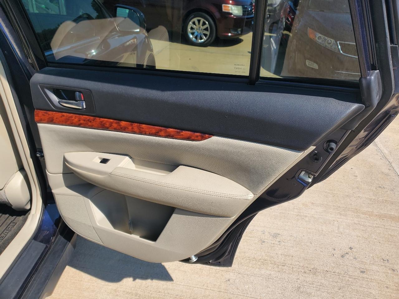 Subaru Outback 2.5i Limited 2012