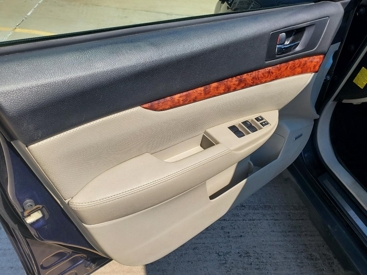 Subaru Outback 2.5i Limited 2012