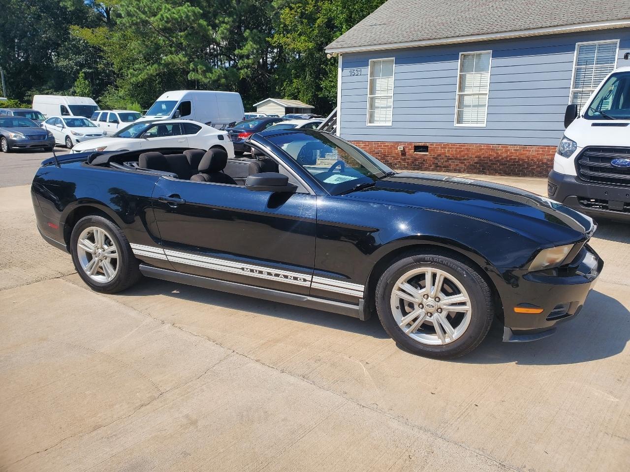 Ford Mustang V6 Convertible 2010