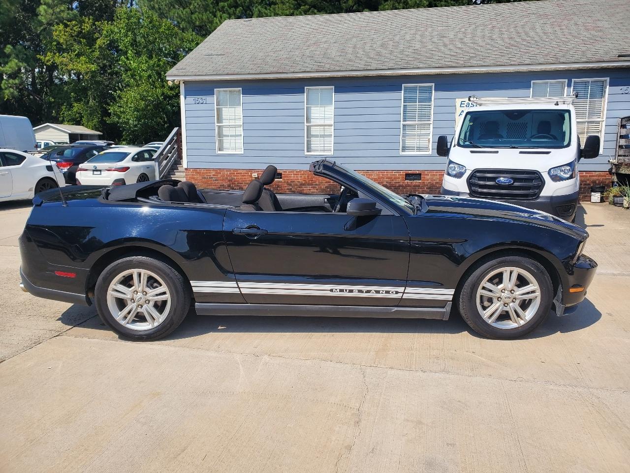 Ford Mustang V6 Convertible 2010