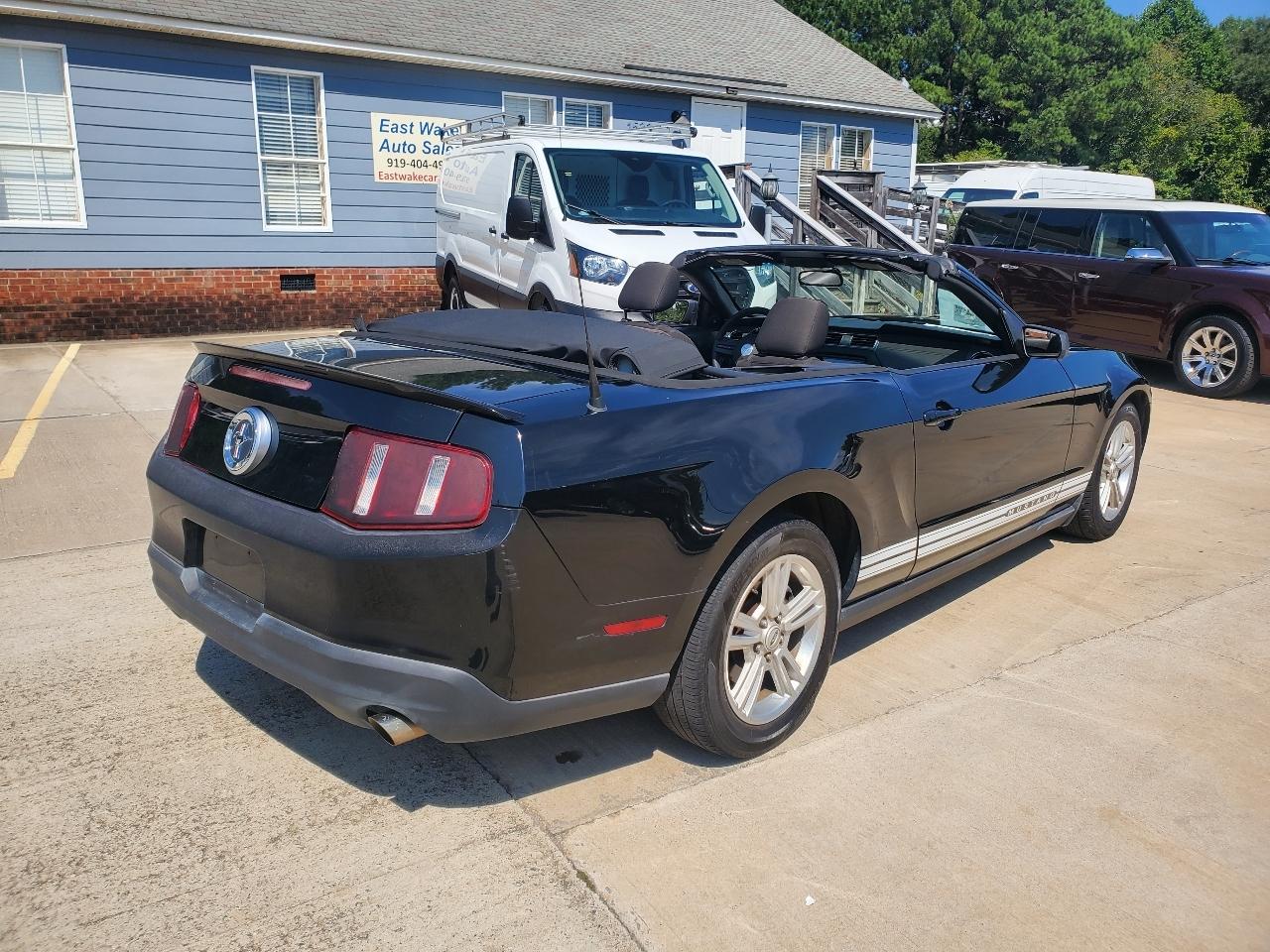 Ford Mustang V6 Convertible 2010