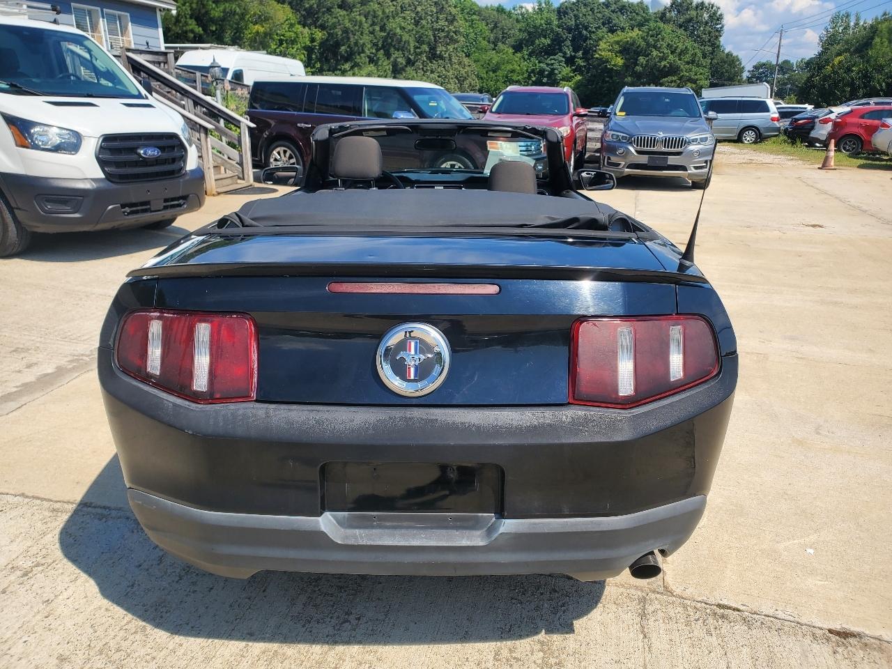 Ford Mustang V6 Convertible 2010