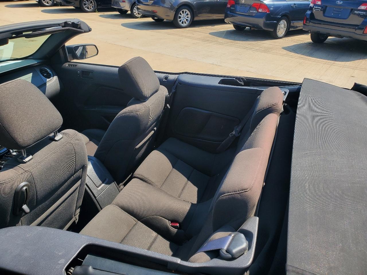 Ford Mustang V6 Convertible 2010
