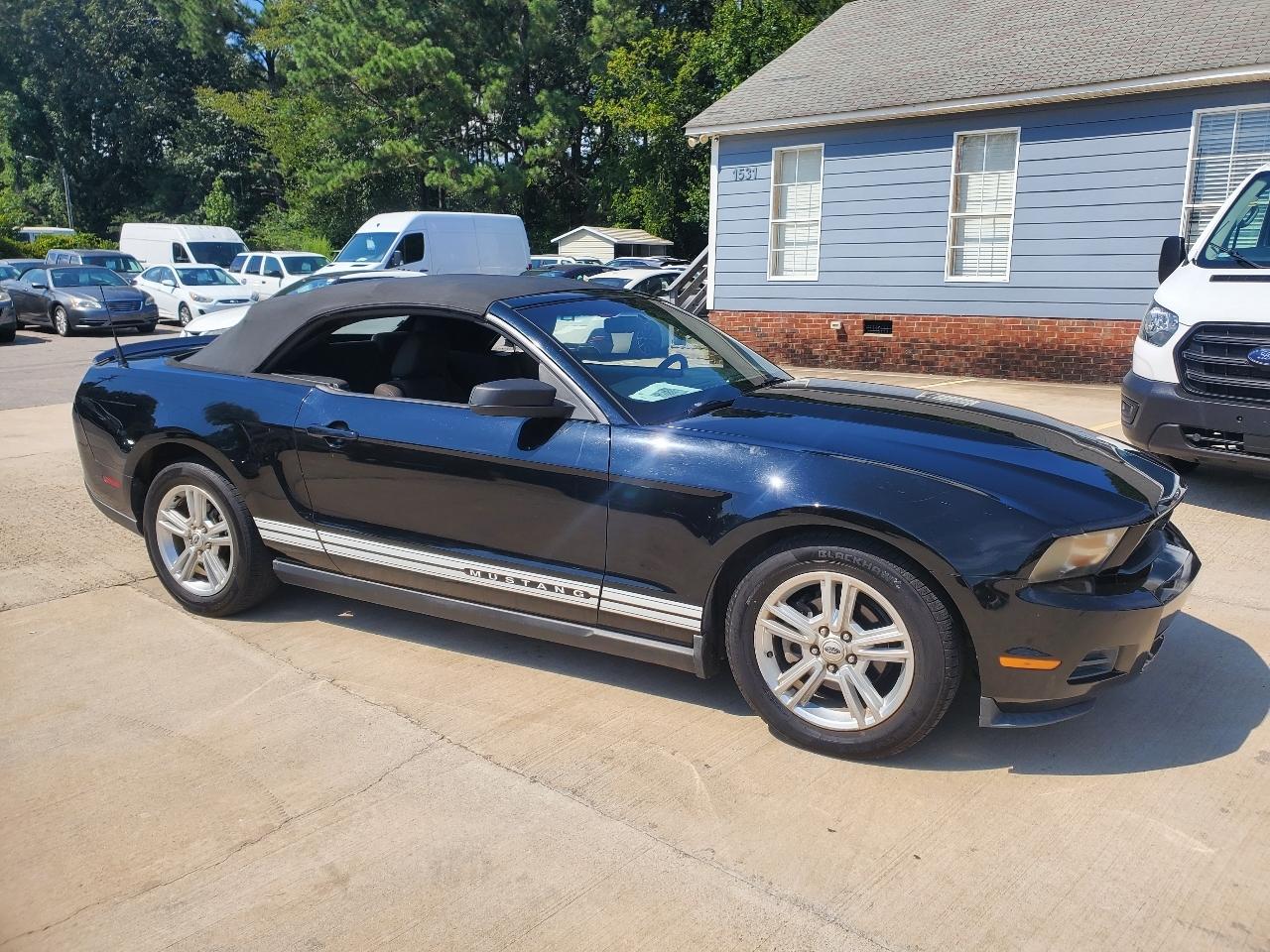 Ford Mustang V6 Convertible 2010