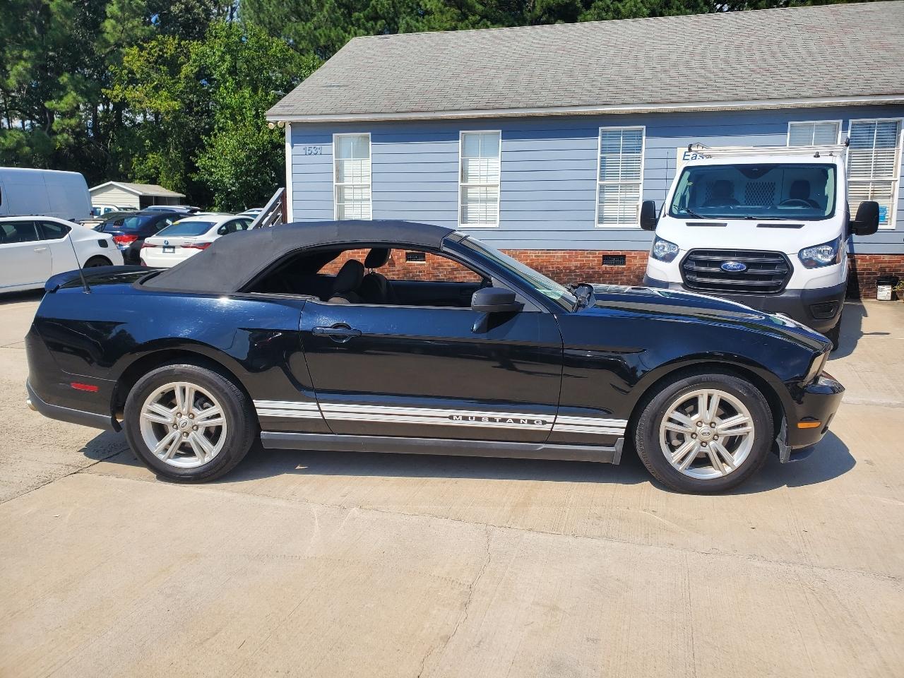 Ford Mustang V6 Convertible 2010