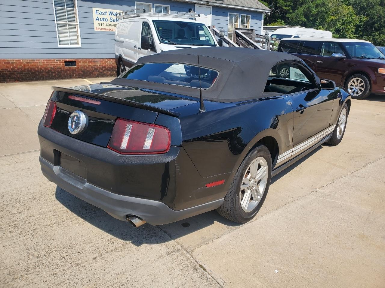 Ford Mustang V6 Convertible 2010