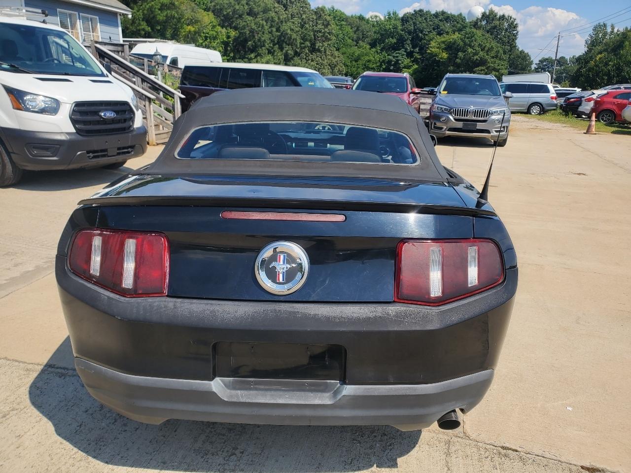 Ford Mustang V6 Convertible 2010
