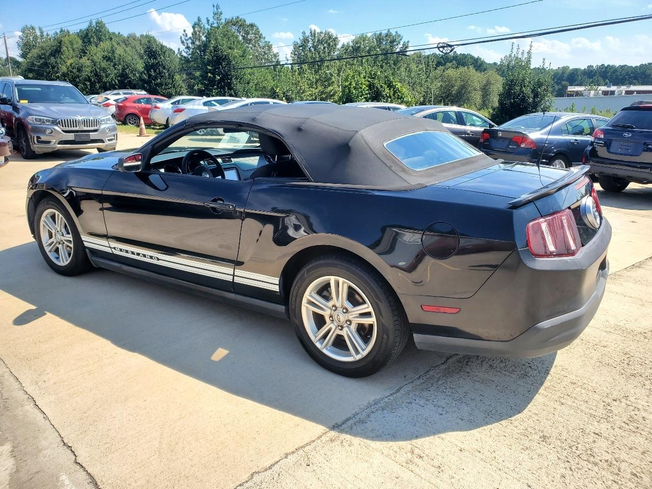 Ford Mustang V6 Convertible 2010
