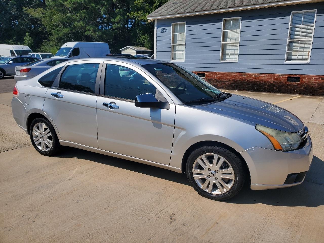 Ford Focus SEL Sedan 2010