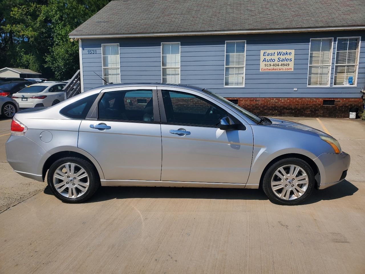 Ford Focus SEL Sedan 2010