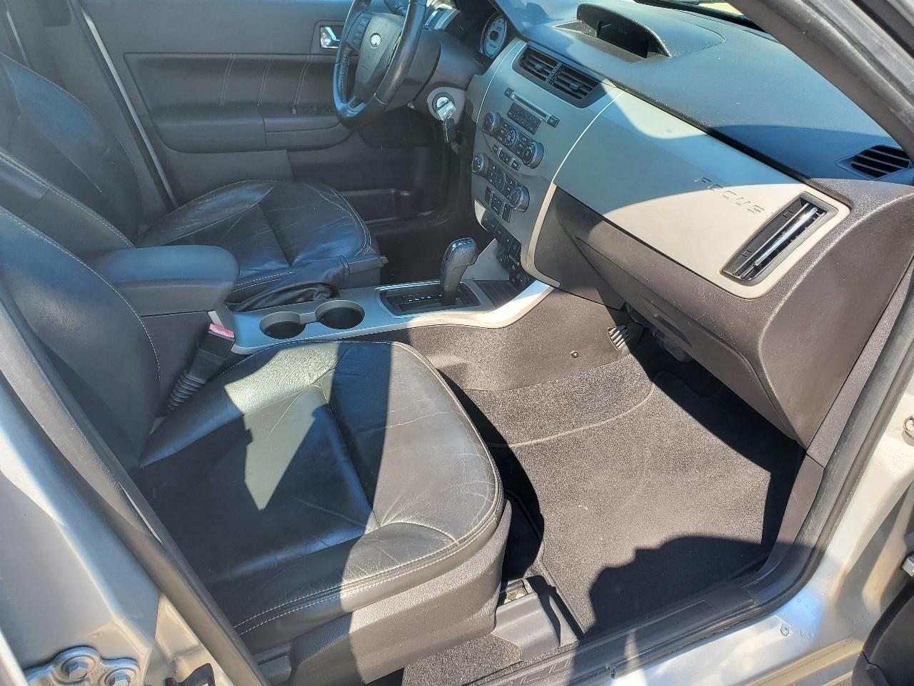 Ford Focus SEL Sedan 2010