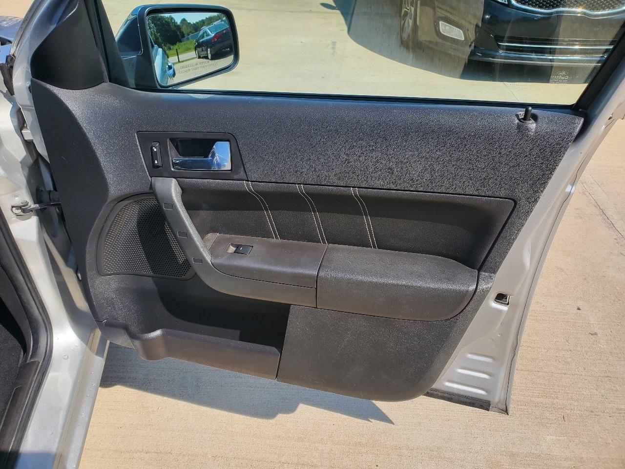 Ford Focus SEL Sedan 2010