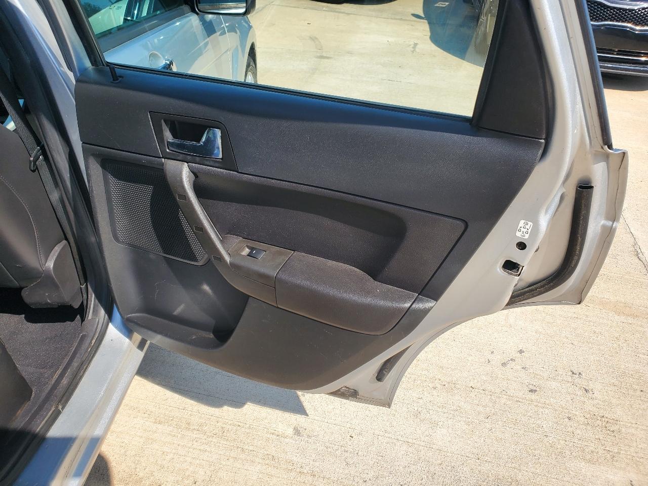 Ford Focus SEL Sedan 2010