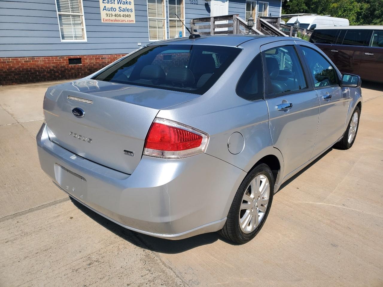 Ford Focus SEL Sedan 2010