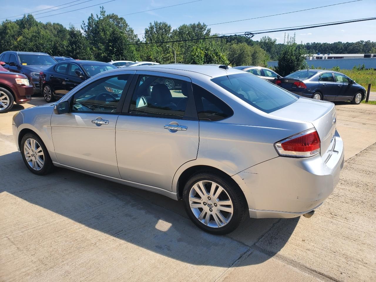 Ford Focus SEL Sedan 2010