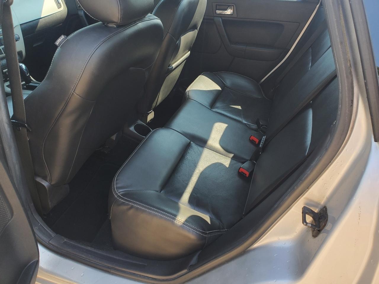 Ford Focus SEL Sedan 2010