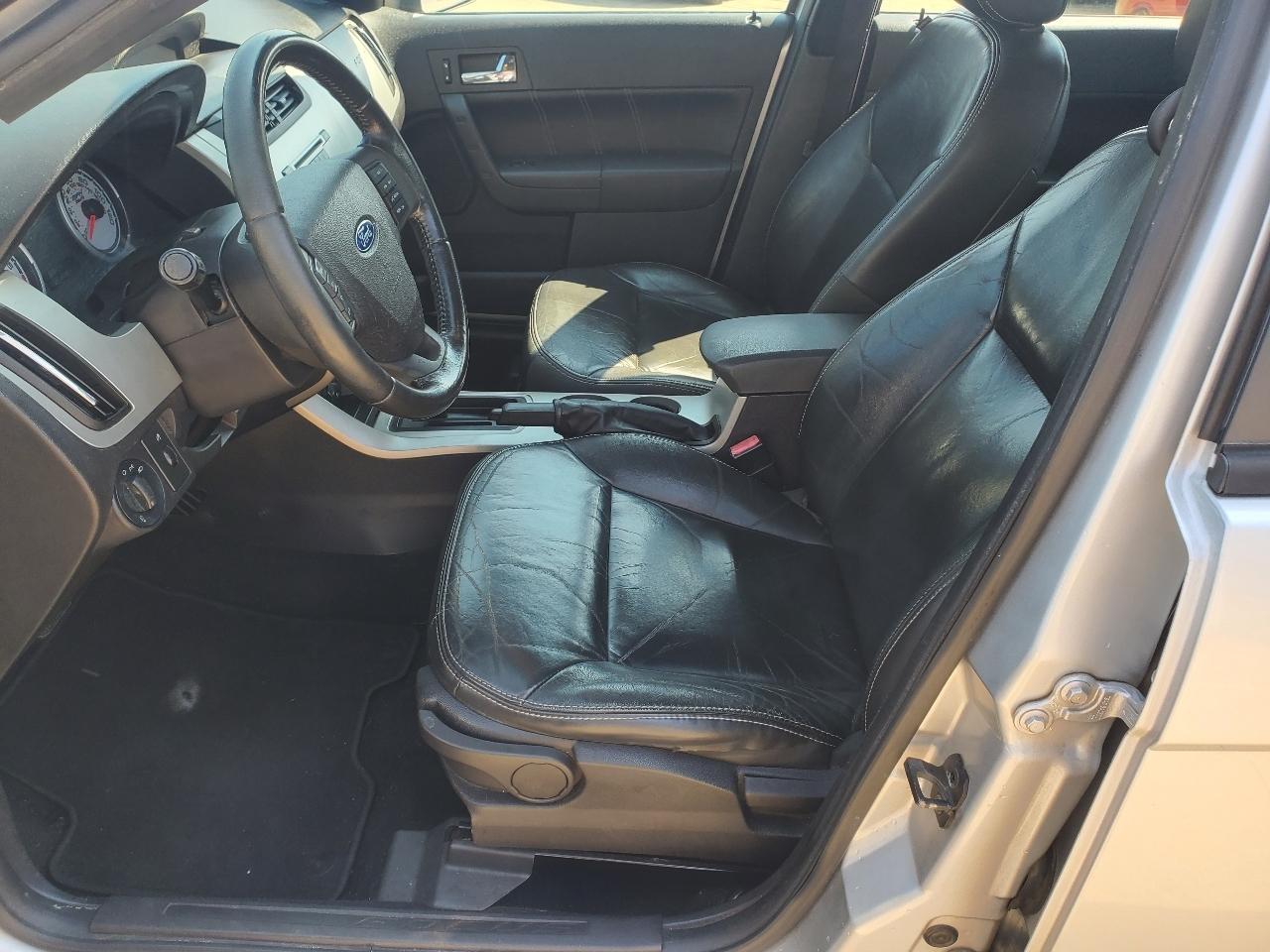 Ford Focus SEL Sedan 2010