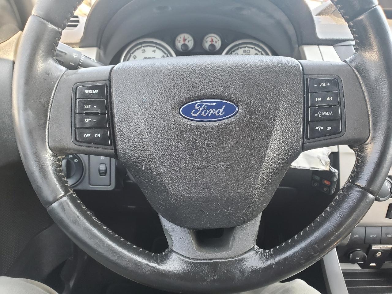 Ford Focus SEL Sedan 2010