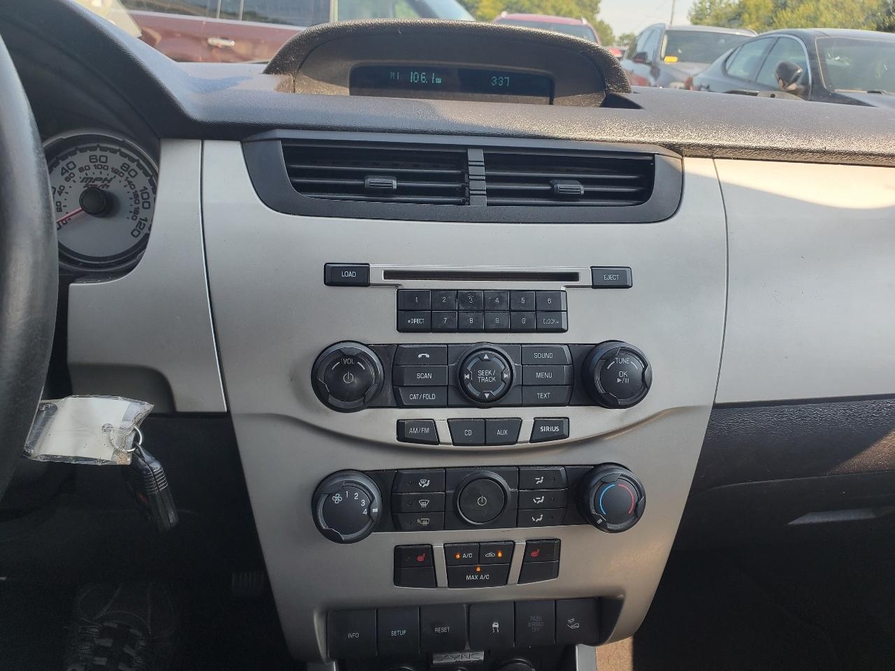 Ford Focus SEL Sedan 2010