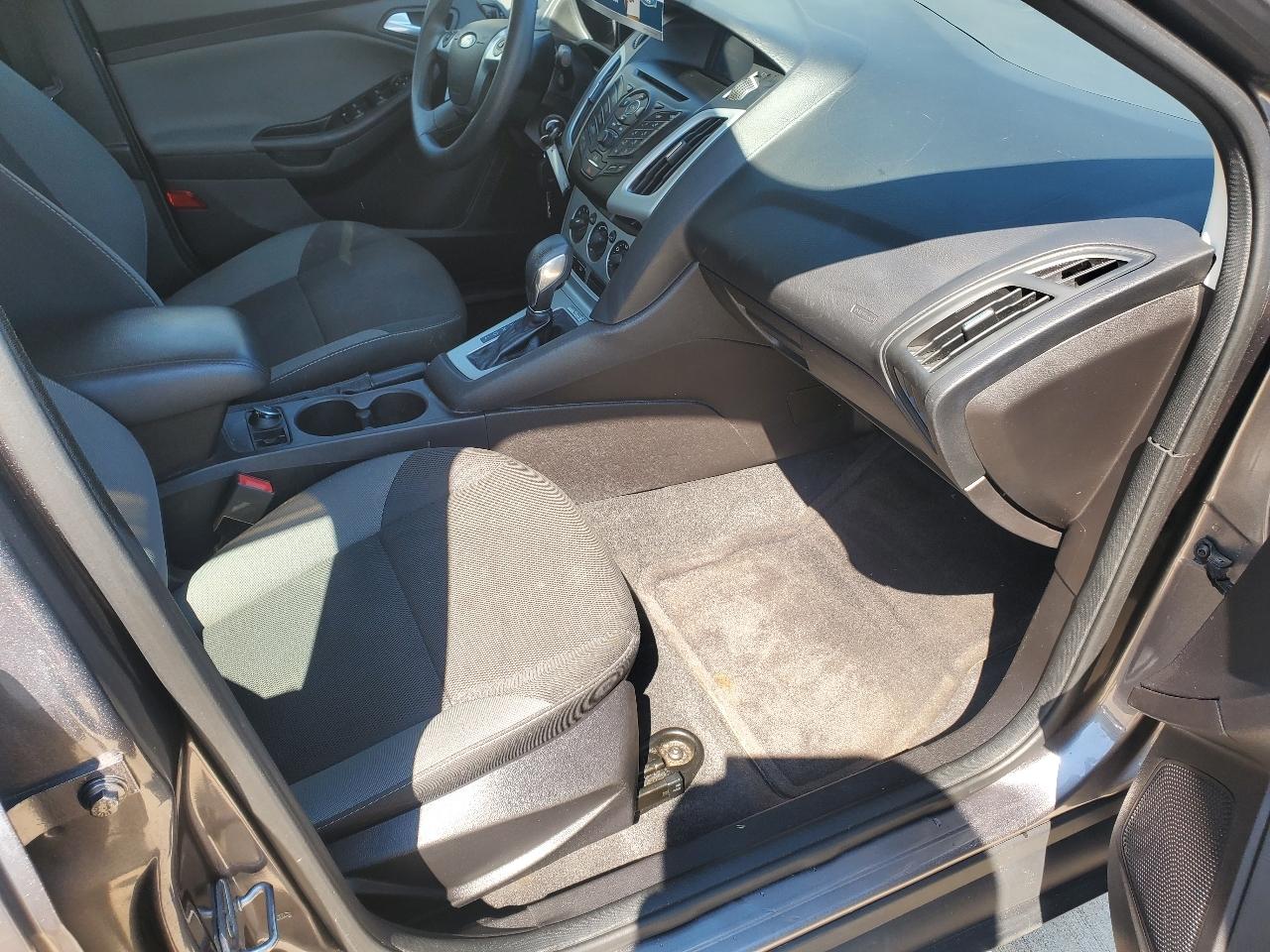 Ford Focus SE Sedan 2014